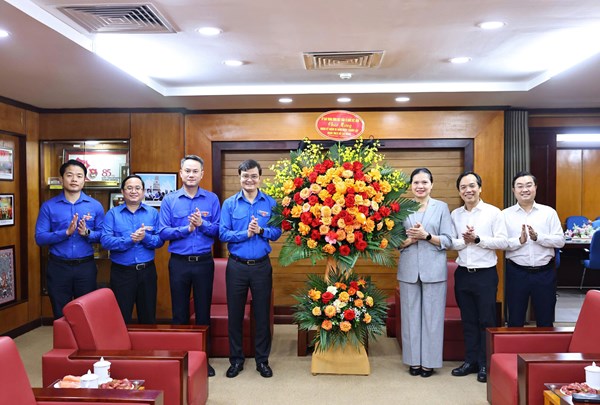 Phó Chủ tịch – Tổng Thư ký Ủy ban Trung ương MTTQ Việt Nam Hà Thị Nga thăm, chúc mừng Trung ương Đoàn TNCS HCM